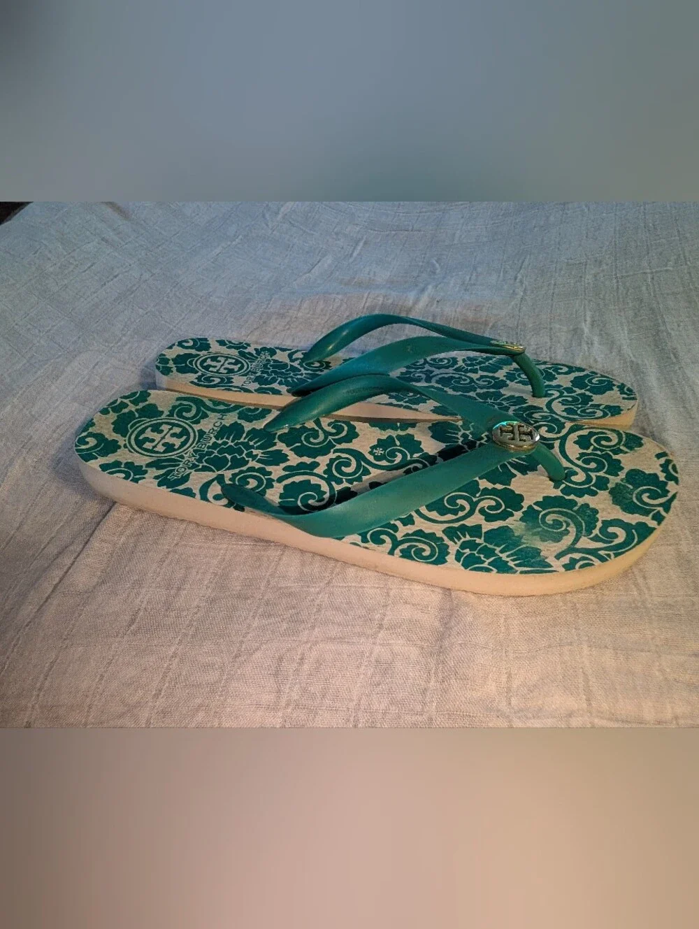 Tory Burch Logo Teal & Cream Rubber  Flip Flops Shoes sz 9-10 Cute Logo